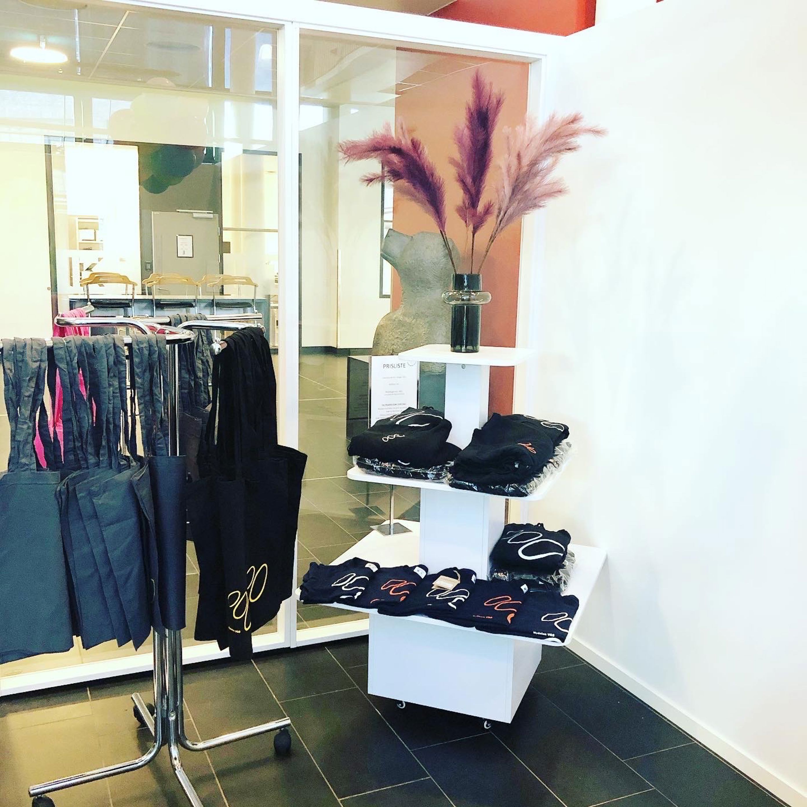 Åpning av butikken1 Åpning av butikken1